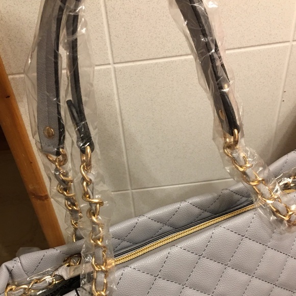 NWT!!! ELLO Quilted vegan leather Tote Bag in Gray - Picture 6 of 17